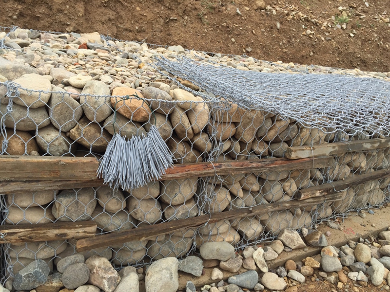 铅丝石笼挡墙